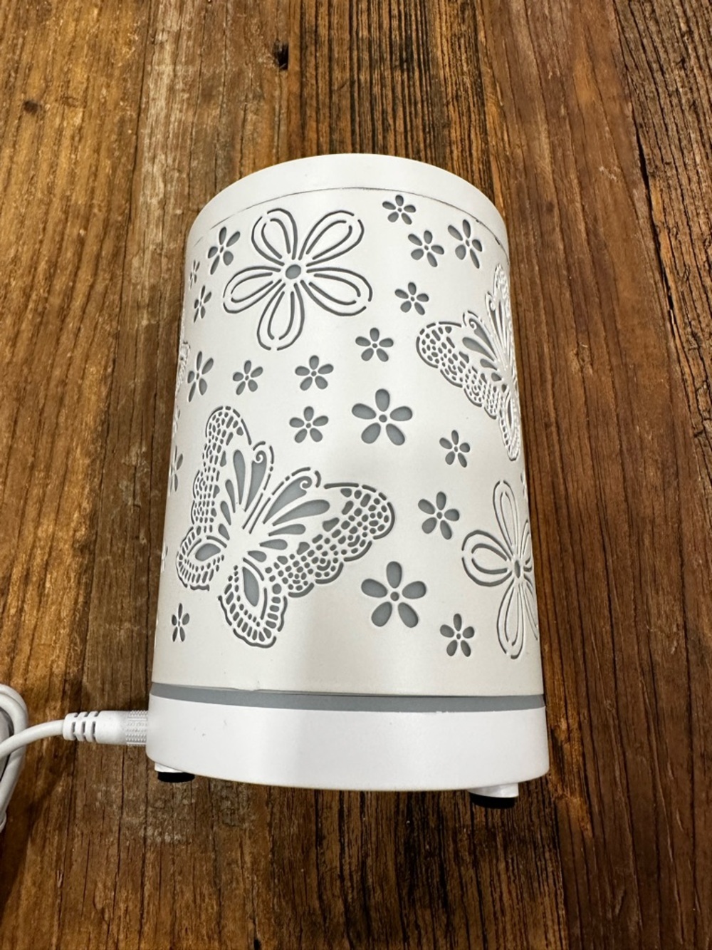 White Butterfly & Floral Electric Diffuser - Picture 2 of 6